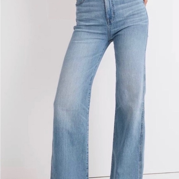 NWT Madewell 11" High-Rise Flare Jeans in Conwell Wash - Picture 3 of 8